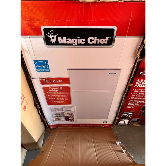 Magic Chef HMDR450SE 127L Double Door Mini Refrigerator - White - Picture 3 of 3